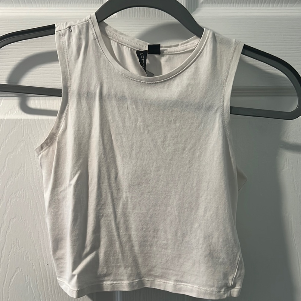 Adorable white cropped tank